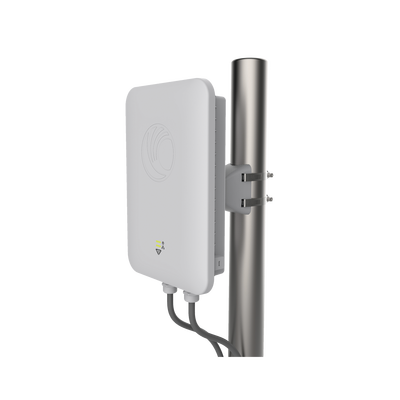 Access Point WiFi cnPilot e501S para exterior, IP67 grado industrial, Filtros para coexistencia con redes LTE, doble banda, antena sectorial 90-120 grados y puerto PoE secundario